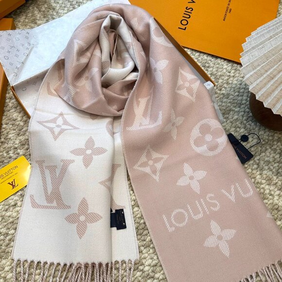 New Louis Vuitton Scarf - Picture 5 of 8